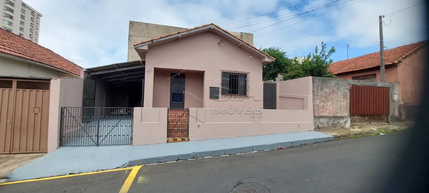 Alugar Casa / Padrão em Botucatu R$ 1.200,00 - Foto 1