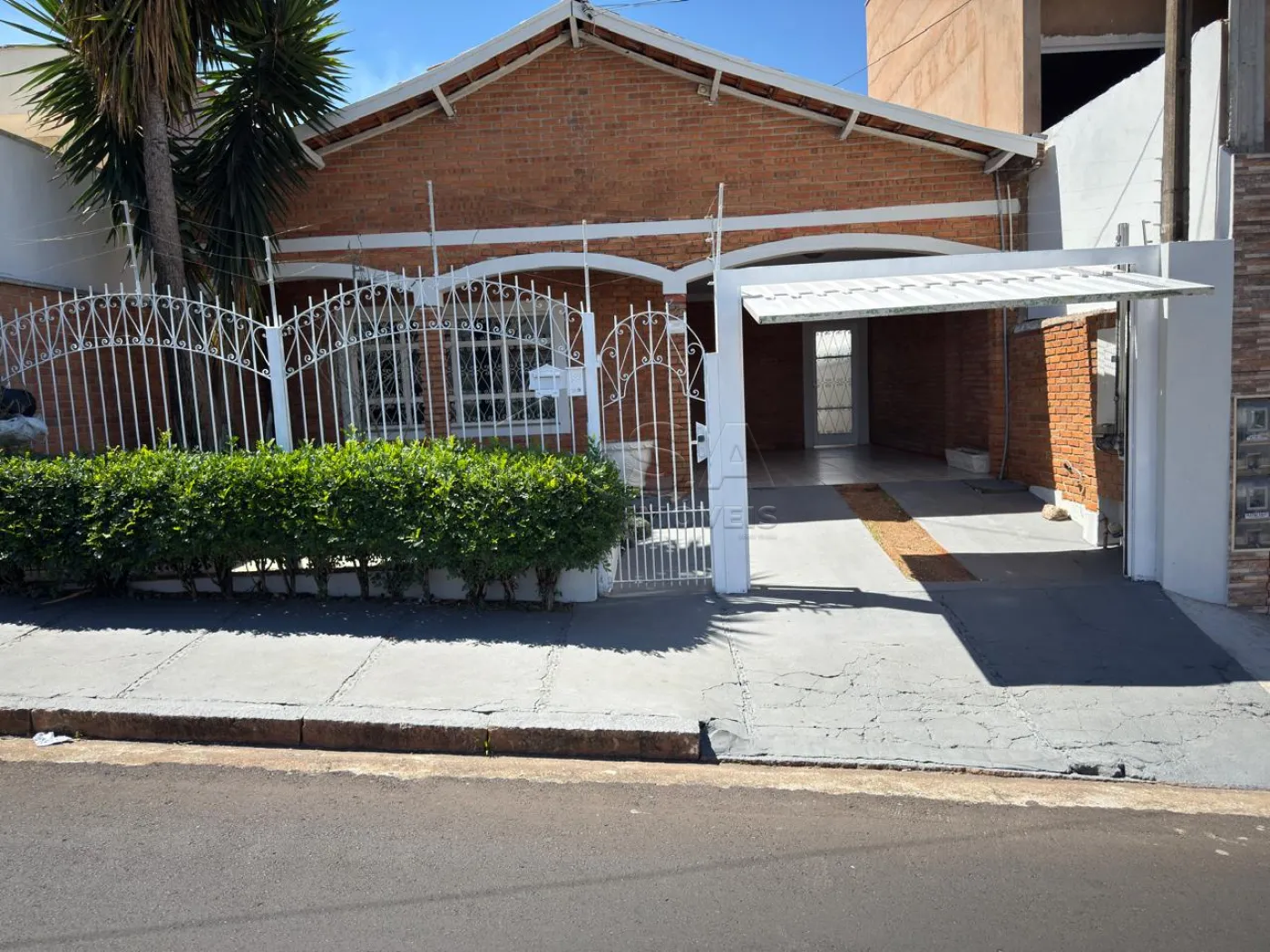 Alugar Comercial / Casa Comercial em Botucatu R$ 4.000,00 - Foto 1