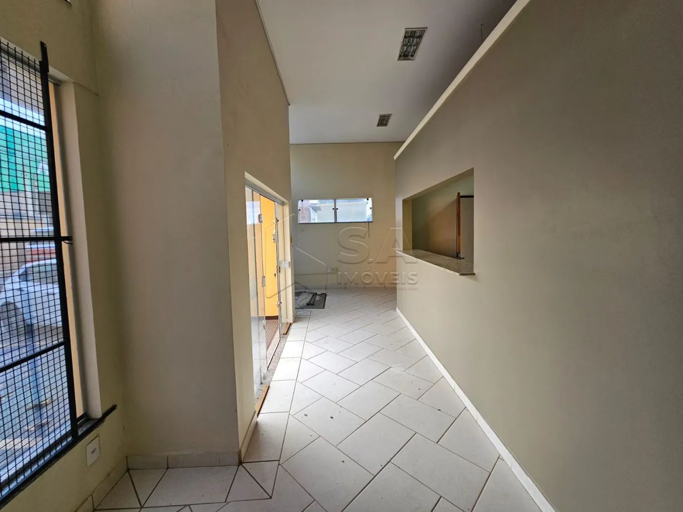 Alugar Comercial / Ponto Comercial em Botucatu R$ 2.800,00 - Foto 2
