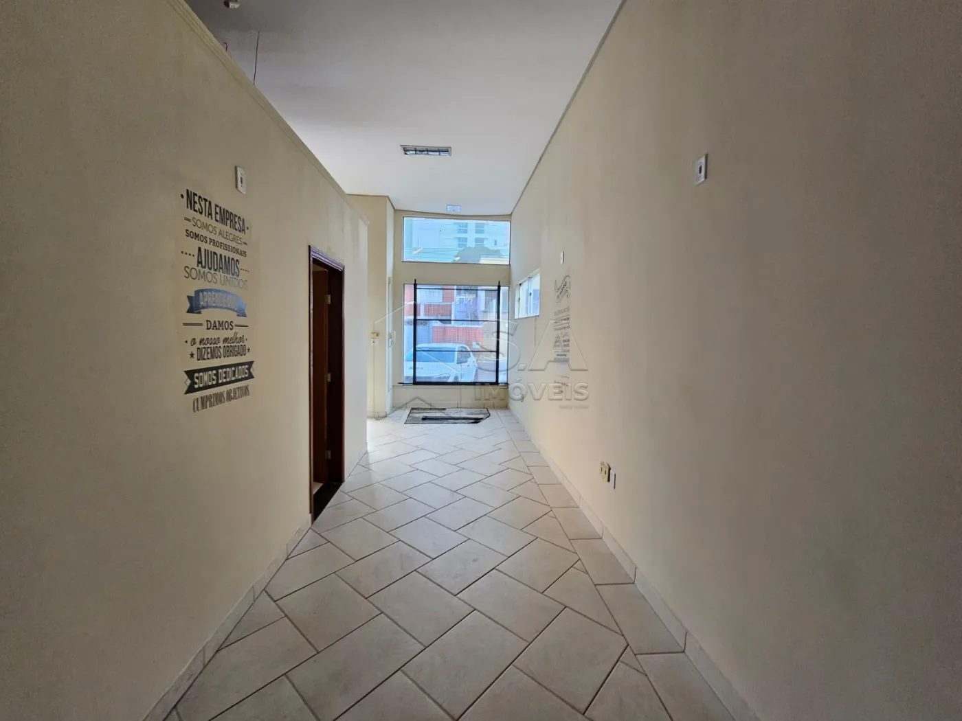 Alugar Comercial / Ponto Comercial em Botucatu R$ 2.800,00 - Foto 3