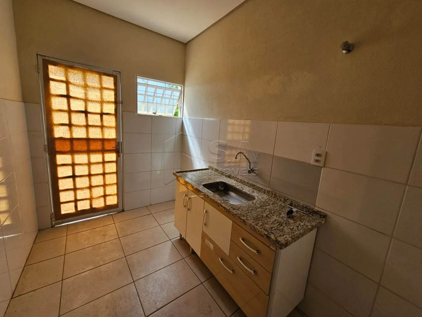 Alugar Comercial / Ponto Comercial em Botucatu R$ 2.800,00 - Foto 12