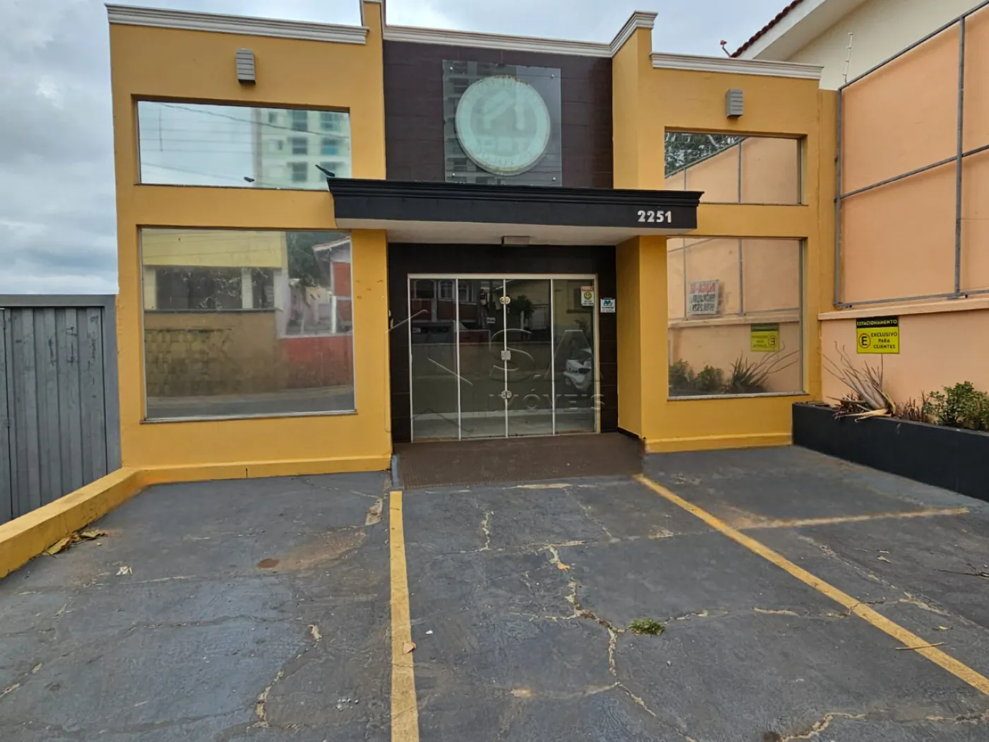 Alugar Comercial / Ponto Comercial em Botucatu R$ 2.800,00 - Foto 1