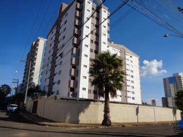 Alugar Apartamento / Padrão em Botucatu. apenas R$ 1.400,00