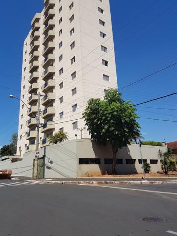 Alugar Apartamento / Padrão em São Manuel. apenas R$ 340.000,00