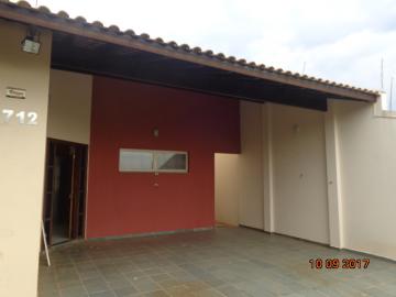 Alugar Casa / Padrão em Botucatu R$ 1.400,00 - Foto 2 Alugar Casa / Padrão em Botucatu R$ 1.400,00 - Foto 2