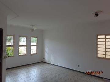 Alugar Casa / Padrão em Botucatu R$ 1.400,00 - Foto 4 Alugar Casa / Padrão em Botucatu R$ 1.400,00 - Foto 4