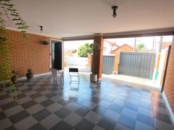 Alugar Casa / Padrão em Botucatu R$ 2.500,00 - Foto 2 Alugar Casa / Padrão em Botucatu R$ 2.500,00 - Foto 2