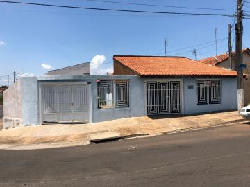 Alugar Casa / Padrão em Botucatu. apenas R$ 230.000,00