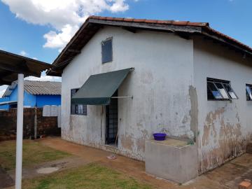 Alugar Casa / Padrão em Botucatu. apenas R$ 250.000,00