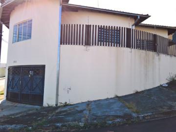 Alugar Casa / Padrão em Botucatu. apenas R$ 1.100,00