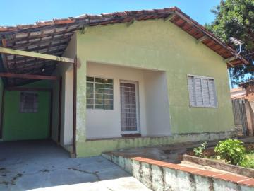 Alugar Casa / Padrão em Botucatu. apenas R$ 550,00