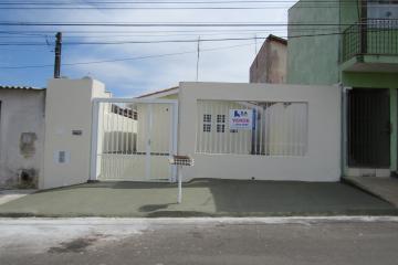 Alugar Casa / Padrão em Botucatu. apenas R$ 220.000,00