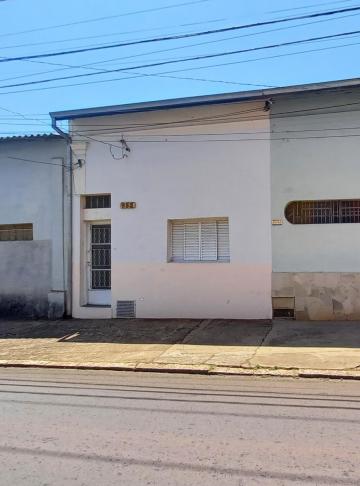 Alugar Casa / Padrão em Botucatu. apenas R$ 900,00