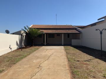 Alugar Casa / Padrão em Botucatu. apenas R$ 900,00