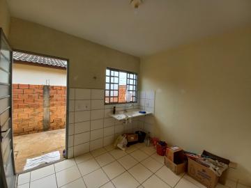 Alugar Casa / Padrão em Botucatu R$ 750,00 - Foto 3 Alugar Casa / Padrão em Botucatu R$ 750,00 - Foto 3