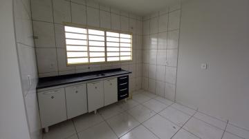 Alugar Casa / Padrão em Botucatu R$ 700,00 - Foto 2 Alugar Casa / Padrão em Botucatu R$ 700,00 - Foto 2