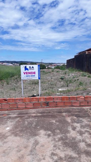 Alugar Terreno / Padrão em Botucatu. apenas R$ 130.000,00