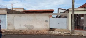 Alugar Casa / Padrão em Botucatu. apenas R$ 200.000,00