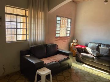 Alugar Casa / Padrão em Botucatu. apenas R$ 280.000,00