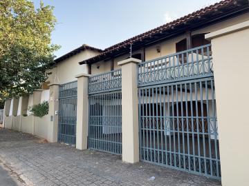 Alugar Casa / Padrão em Botucatu. apenas R$ 2.800.000,00