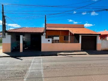 Alugar Casa / Padrão em Botucatu. apenas R$ 320.000,00