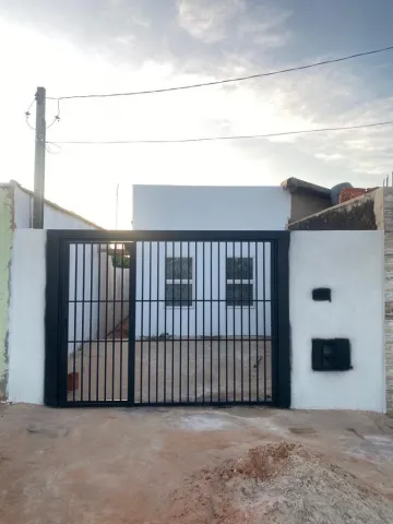 Alugar Casa / Padrão em Botucatu. apenas R$ 200.000,00