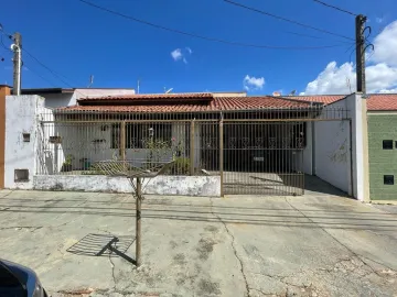 Alugar Casa / Padrão em Botucatu. apenas R$ 400.000,00