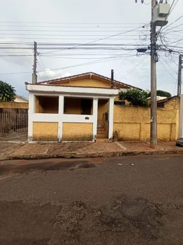 Alugar Casa / Padrão em Botucatu. apenas R$ 430.000,00