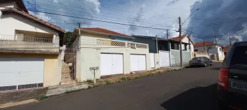 Alugar Casa / Padrão em Botucatu. apenas R$ 1.300,00