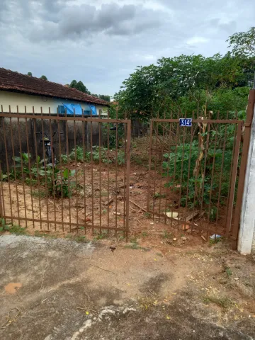 Alugar Terreno / Padrão em Bofete. apenas R$ 180.000,00