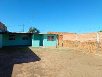 Alugar Casa / Padrão em Botucatu. apenas R$ 600,00