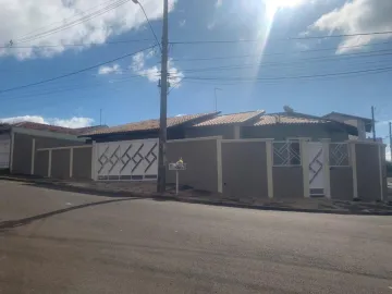 Alugar Casa / Padrão em Botucatu. apenas R$ 400.000,00