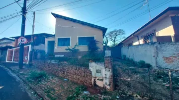 Alugar Casa / Padrão em Botucatu. apenas R$ 250.000,00