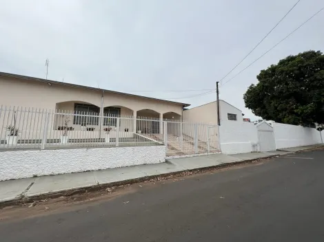 Alugar Casa / Padrão em Botucatu. apenas R$ 1.750.000,00