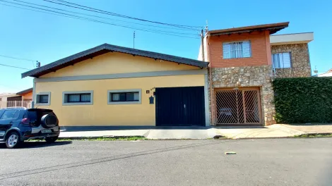 Alugar Casa / Padrão em Botucatu. apenas R$ 800.000,00