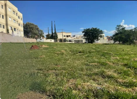 Alugar Terreno / Padrão em Botucatu. apenas R$ 355.000,00