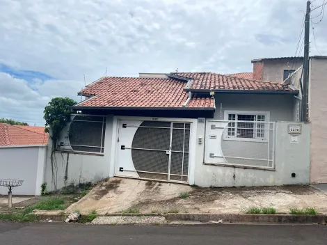 Alugar Casa / Padrão em Botucatu. apenas R$ 300.000,00