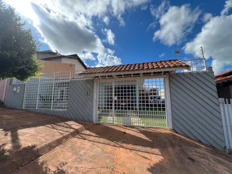 Alugar Casa / Padrão em Botucatu. apenas R$ 590.000,00