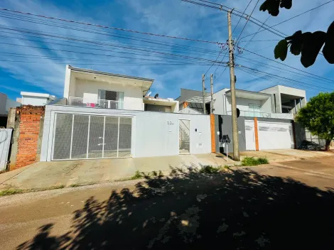 Alugar Casa / Padrão em Botucatu. apenas R$ 620.000,00