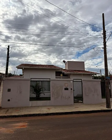 Alugar Casa / Padrão em Botucatu. apenas R$ 760.000,00