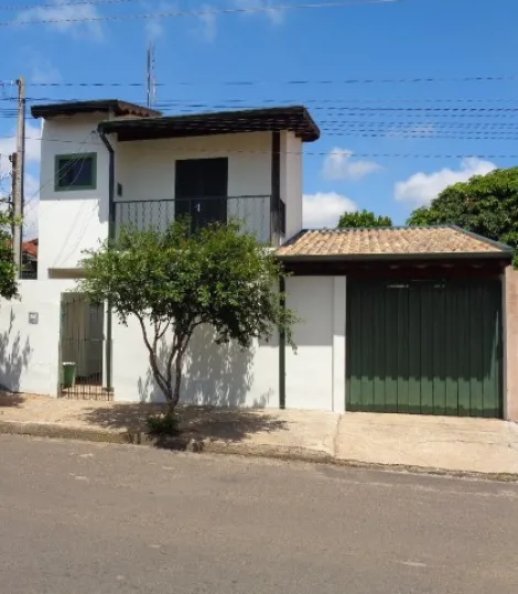 Alugar Casa / Padrão em Botucatu. apenas R$ 1.400,00